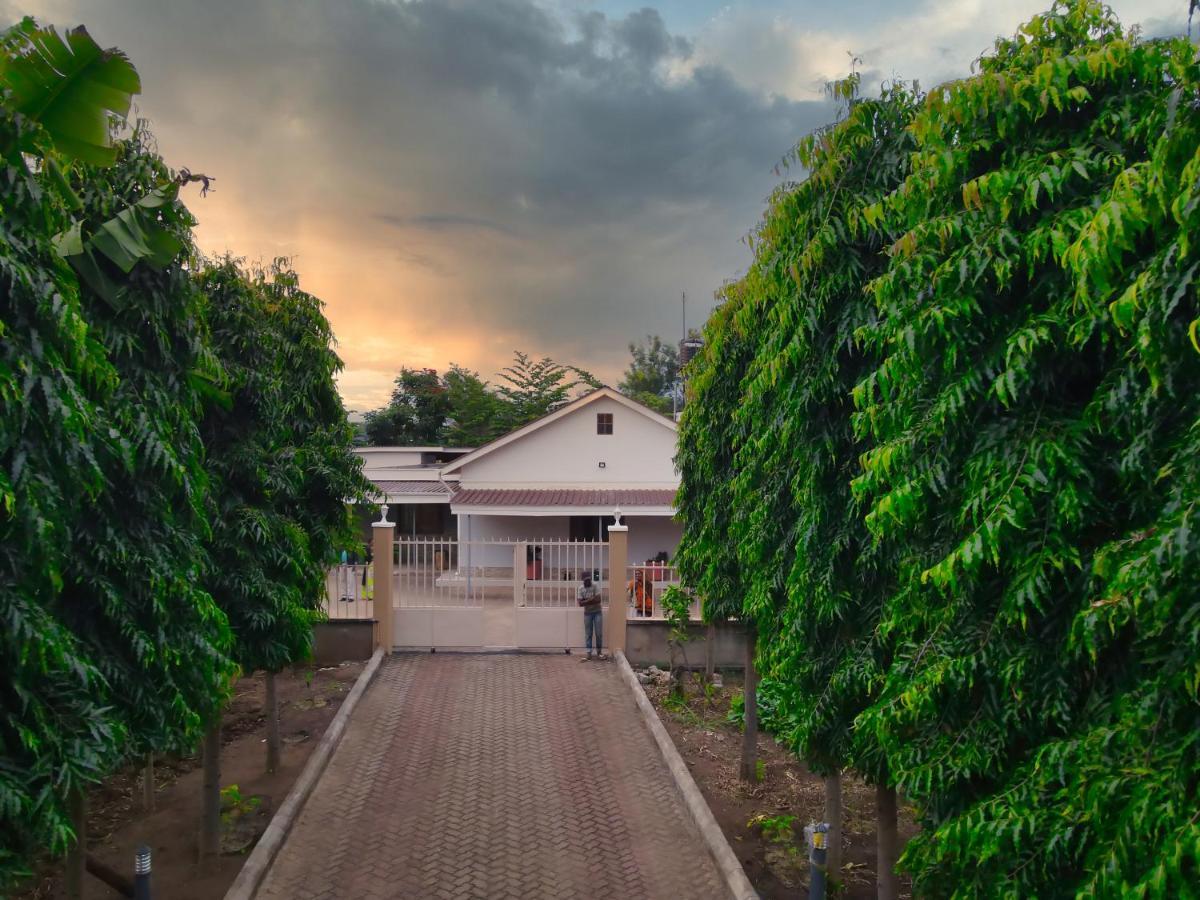 Kilimanjaro Country House Моши Экстерьер фото